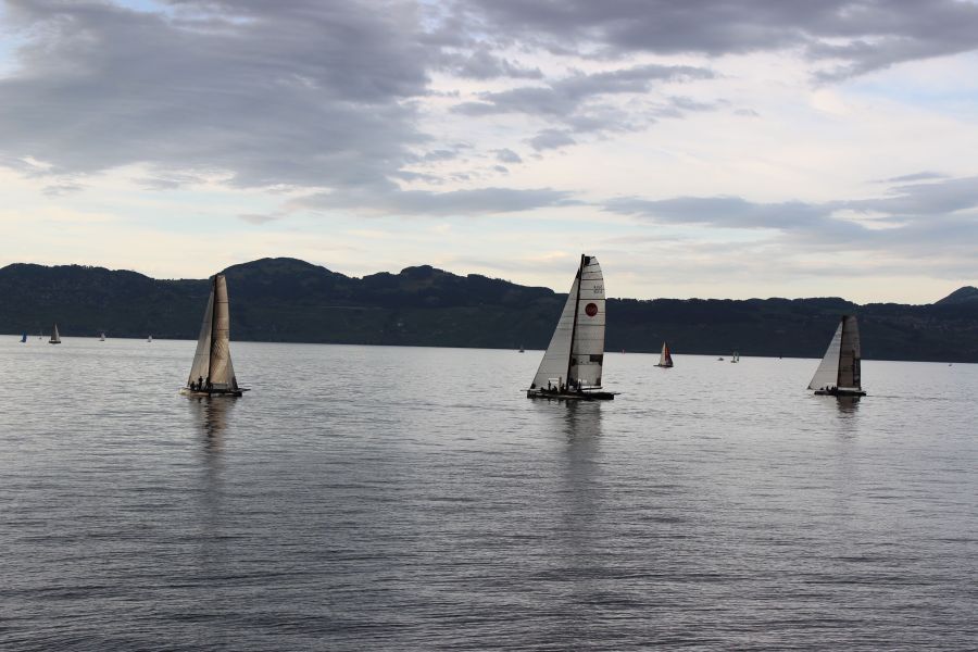 Bol d'Oro regatta Lake Geneva Leman some going other coming bacl=k